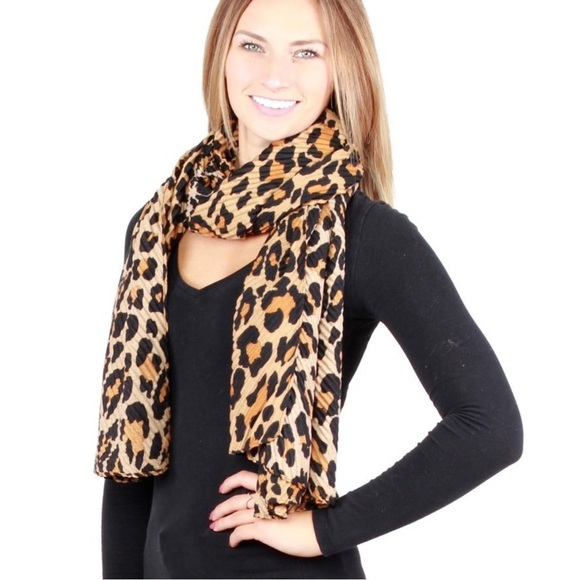 🐆Pleated Cheetah Print Scarf🧣 - Picture 2 of 3